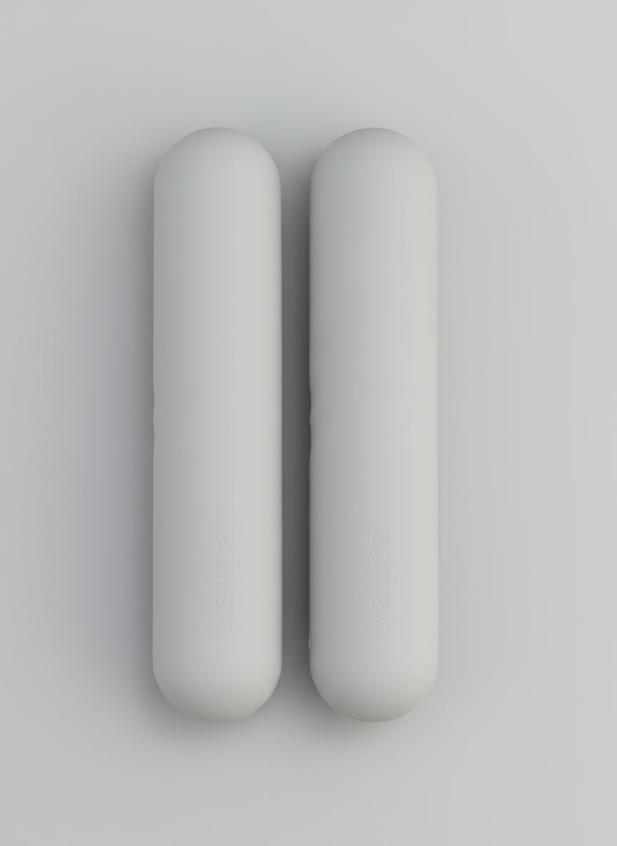 Two hand weights 2kgs in grey background with shadows